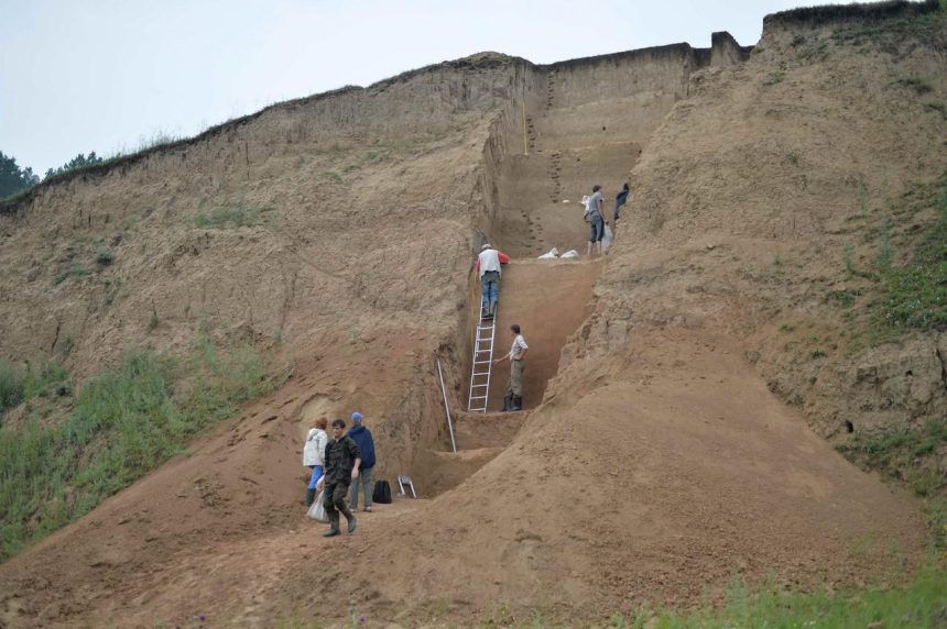 Иркутские археологи продолжают поиски древностей на знаменитой Бурети в Боханском районе
