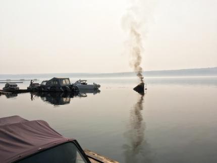 На Богучанском водохранилище загорелся неисправный катер