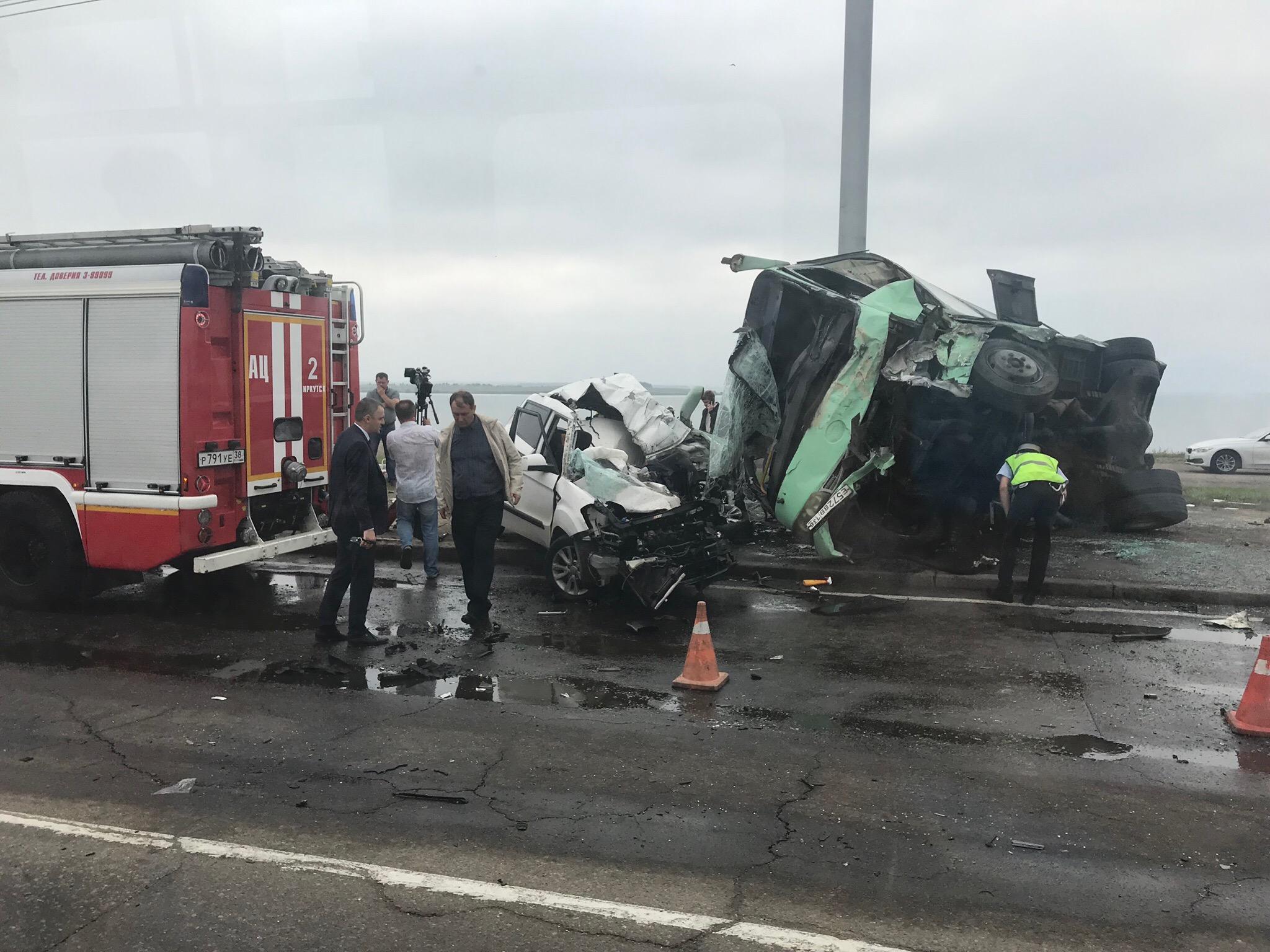 Свидетелей автоаварии на плотине ГЭС, в которой погибли две женщины, ищут полицейские Иркутска