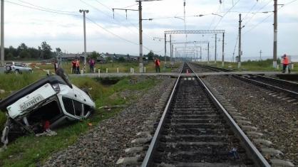 Трое мужчин погибли при столкновении грузового поезда с легковым автомобилем в Бурятии