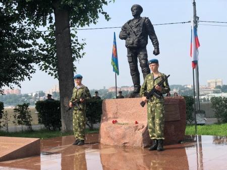 Ветеранов воздушно-десантных войск поздравили в Иркутске
