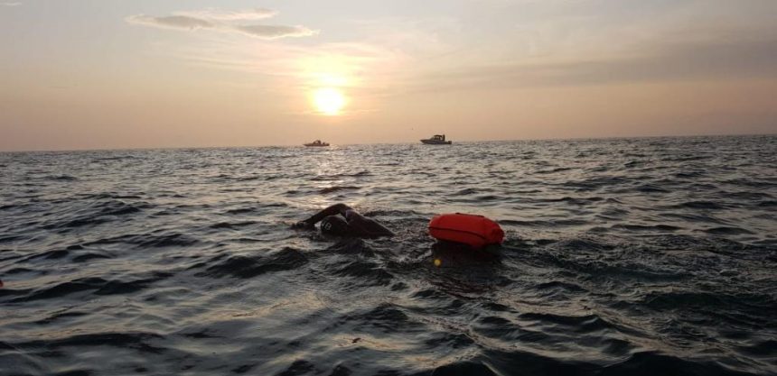 Заплыв "За чистый Байкал" прервали из-за погодных условий