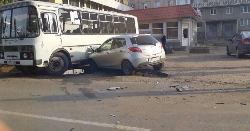 4-летняя девочка пострадала в ДТП с участием автобуса и иномарок в Ангарске