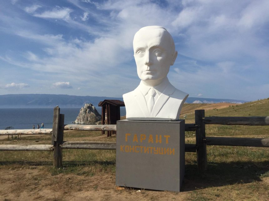 Бюст Путина установили на острове Ольхон