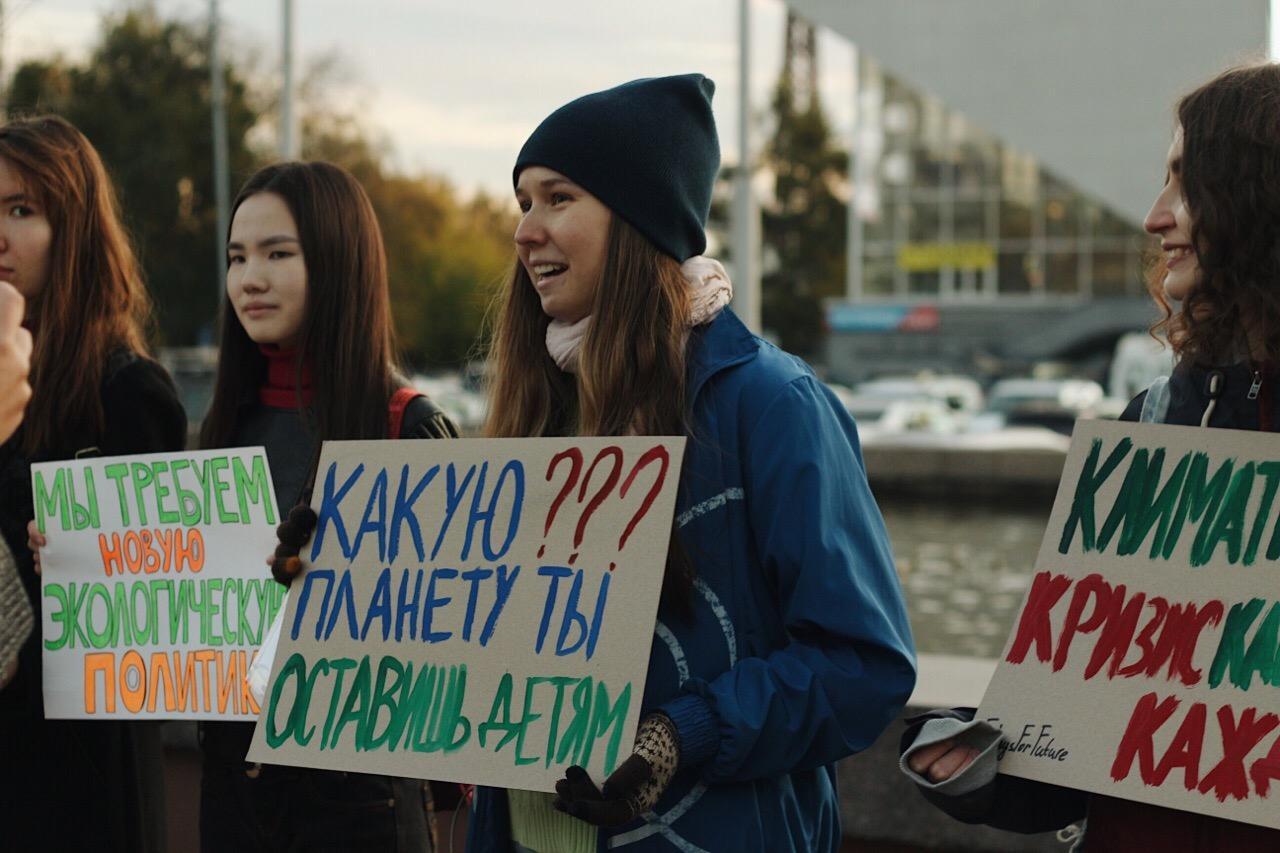 Климатический пикет прошёл 27 сентября в Иркутске. Мы поговорили с его участниками