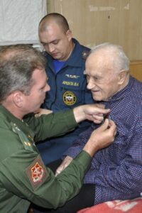 Усть-Кутскому ветерану Великой Отечественной войны вручили медаль в честь 75-летия освобождения Беларуси