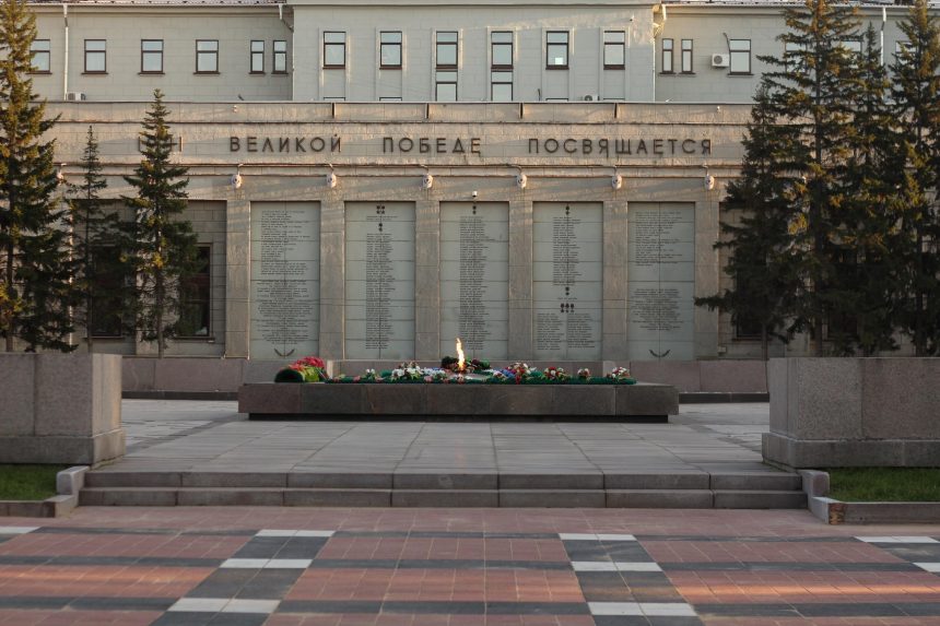 В Иркутске завершается реконструкция площади у Вечного огня