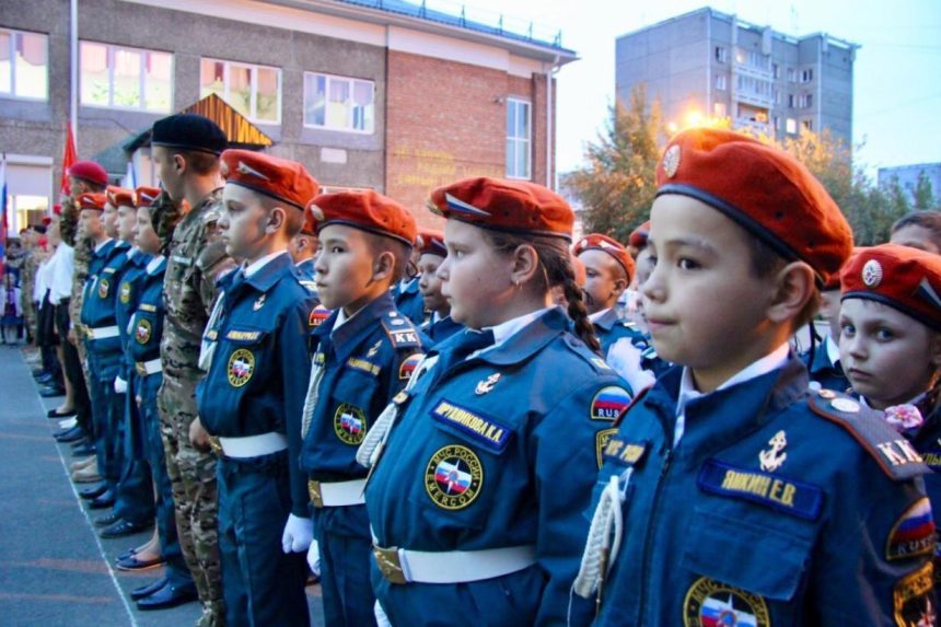 В ряды "Юнармии" в Иркутске в новом учебном году вступили 60 школьников