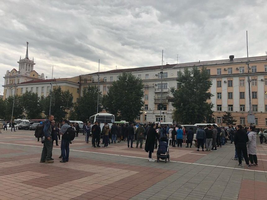 В Улан-Удэ вечером 10 сентября продолжилась протестная акция. МВД сообщает, что контролирует ситуацию