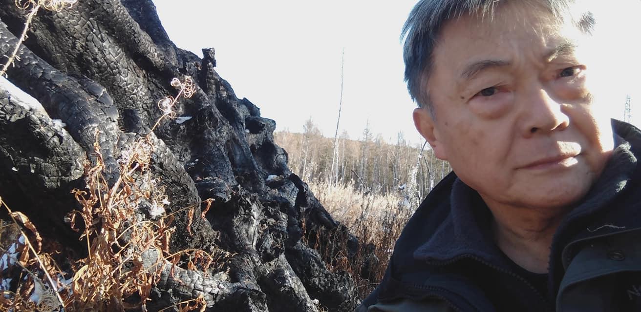 Художник из Японии Yukio Kondo прибыл в Иркутскую область для изучения пожаров и сбора угля