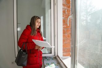 Ключи от новых квартир получили 84 человека из числа детей-сирот в Шелехове