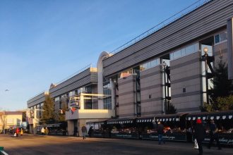 Площадь между ТК и Центральным рынком Иркутска очистили от торговых рядов