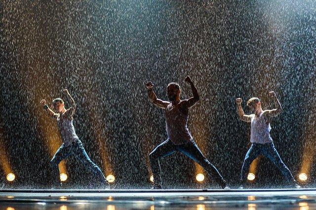 Шоу под дождём «Дышу тобой» представят в Иркутске в октябре