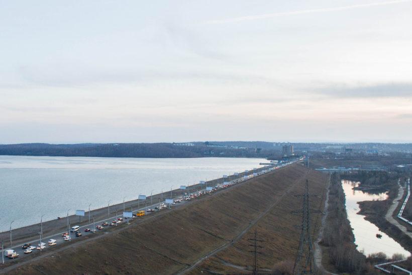 Скорость на дороге по иркутской плотине в Иркутске ограничат