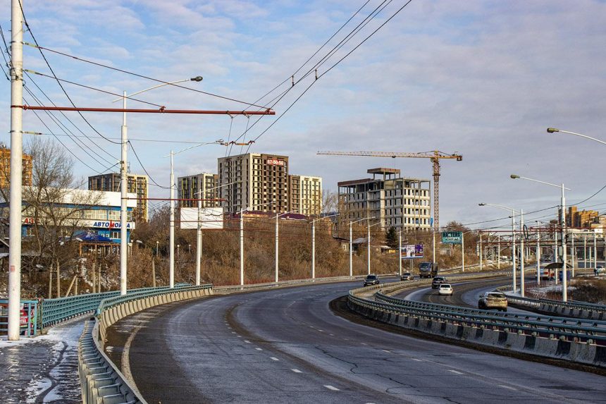 В Иркутске достраивают контактные сети для пуска троллейбусов по Академическому мосту
