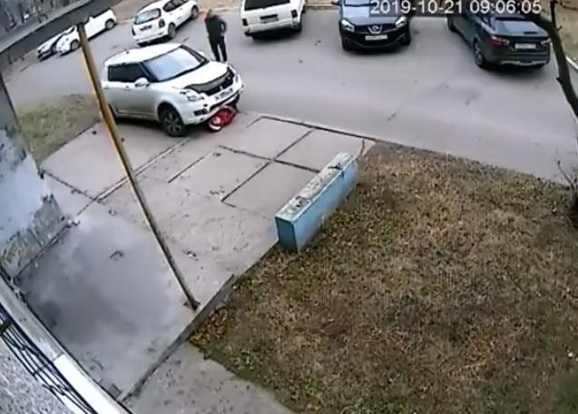 Водитель сбил женщину на тротуаре в Ангарске и после еще проехал по ней