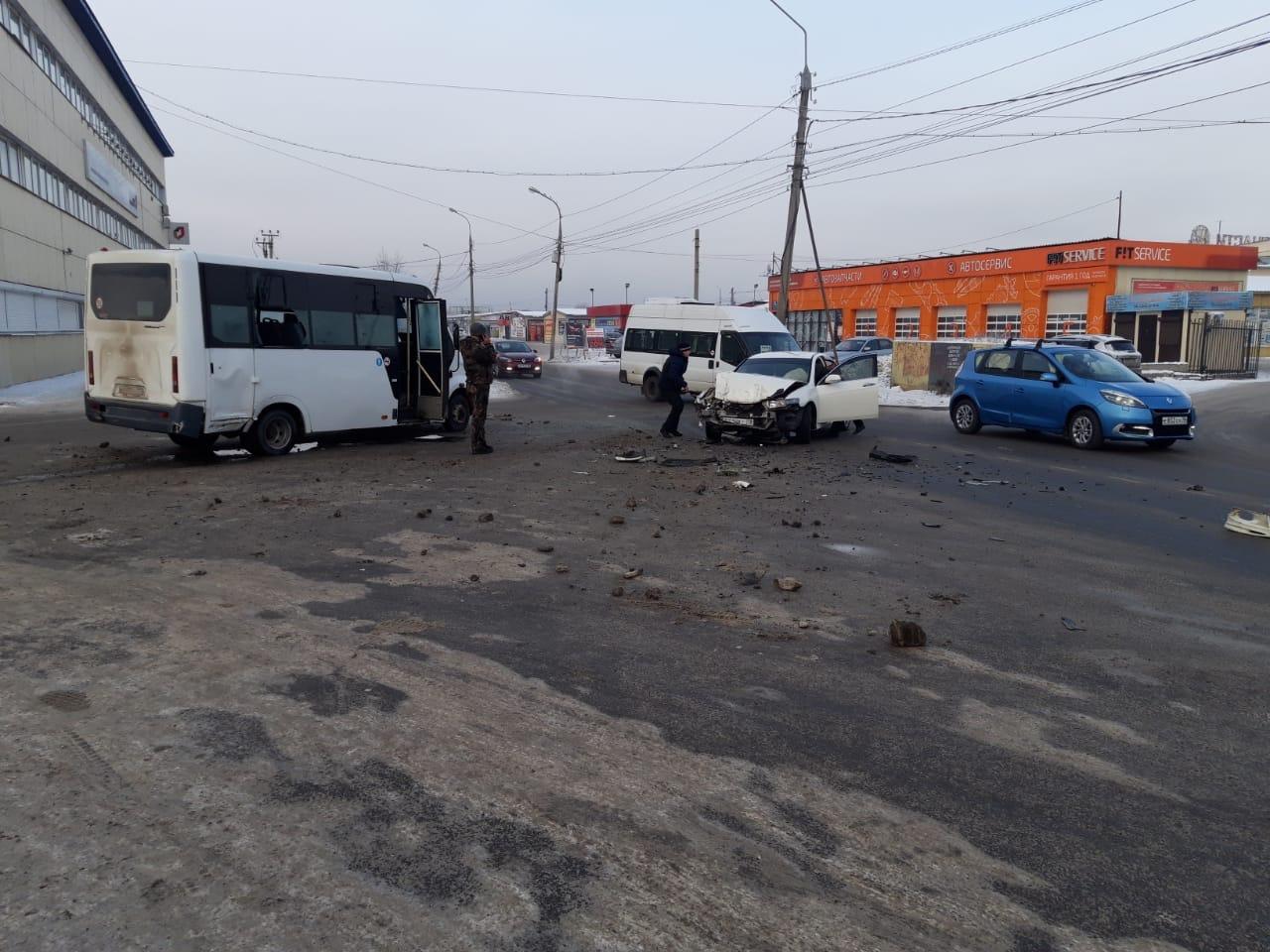 ДТП с маршрутным автобусом произошло в Иркутске 30 ноября