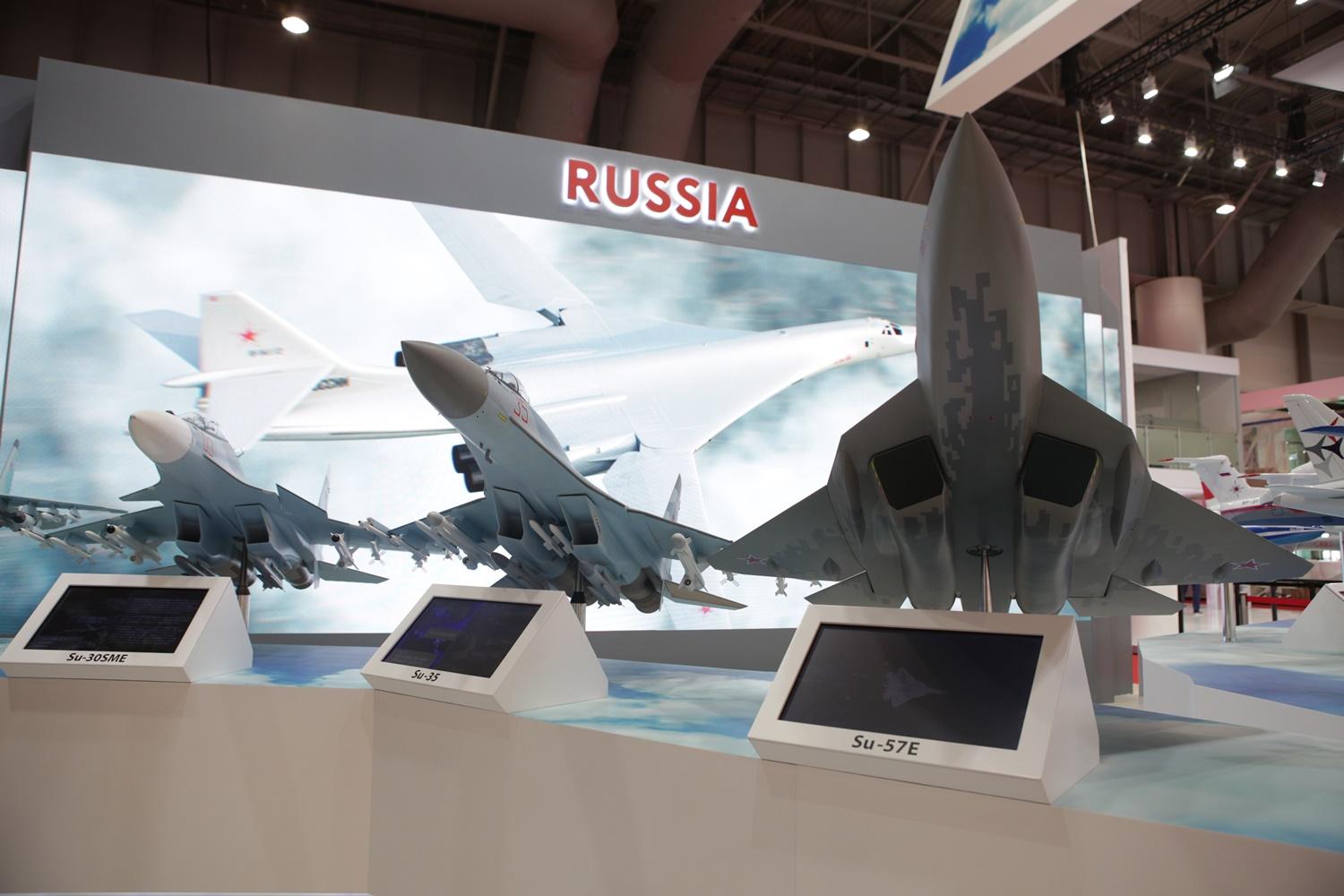 Иркутские самолеты представили на авиасалоне в Дубае. Фото