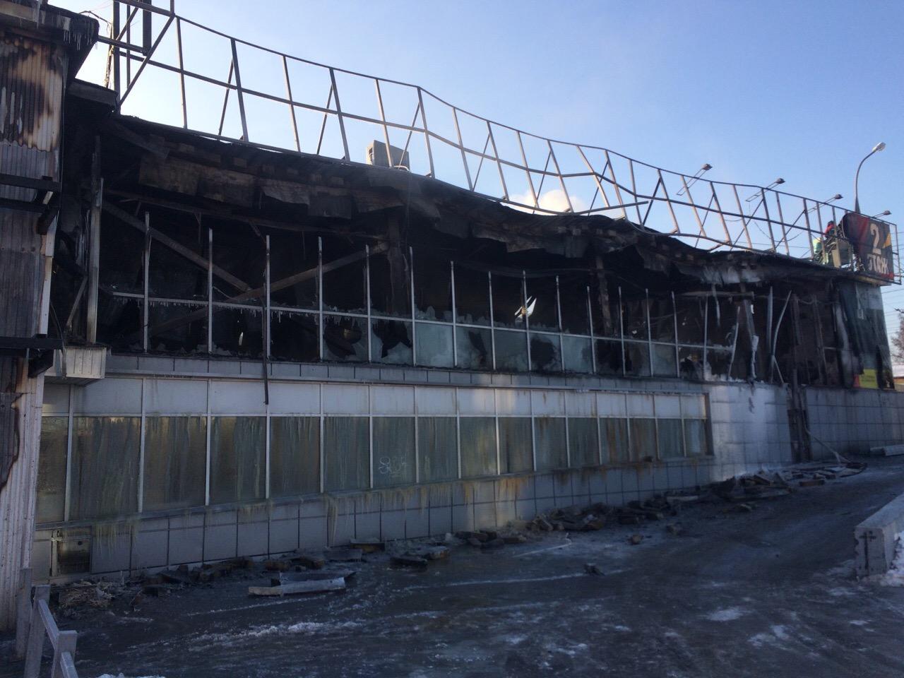 Иркутский "МебельГрад" после пожара. Фото с места