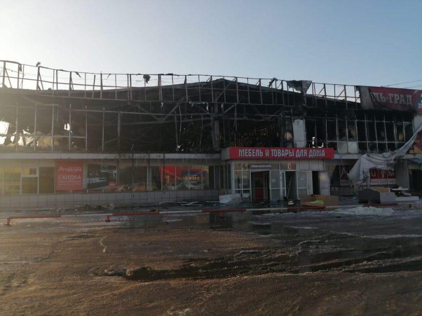 В МЧС назвали предварительную причину пожара в "МебельГраде" в Иркутске
