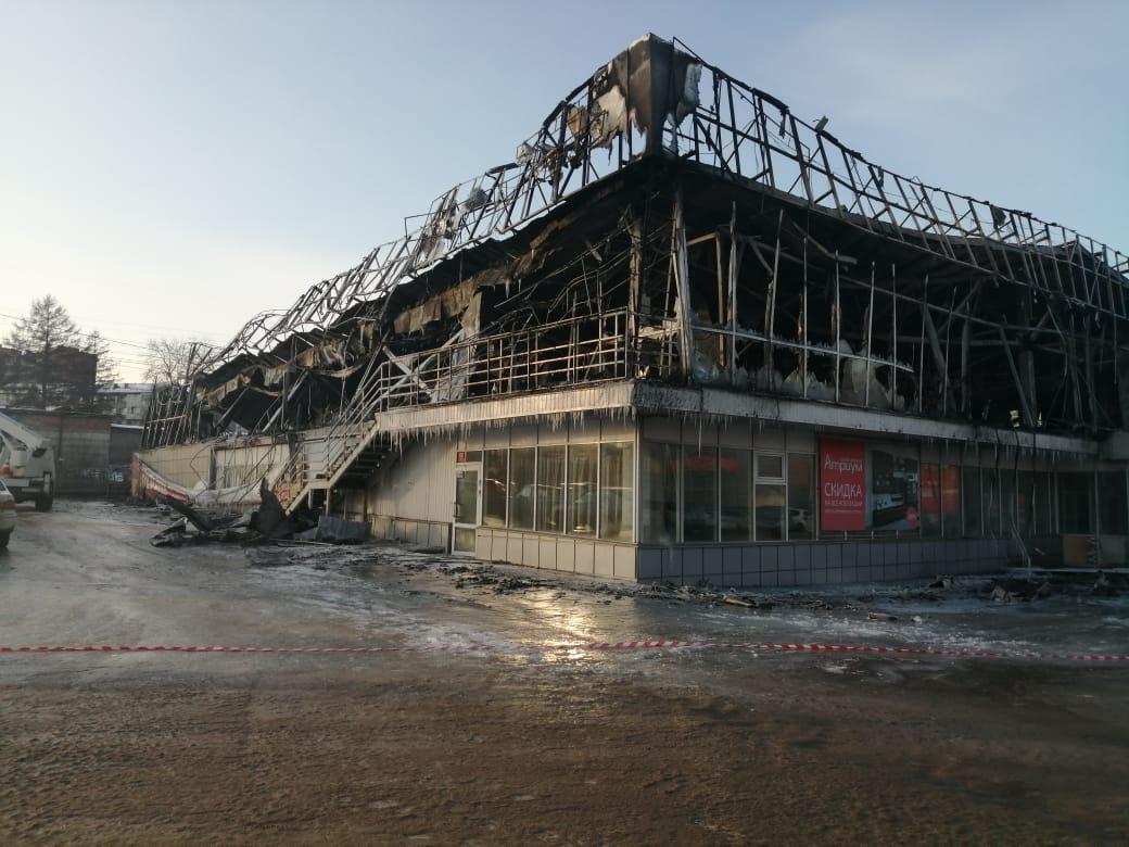 В МЧС назвали предварительную причину пожара в "МебельГраде" в Иркутске
