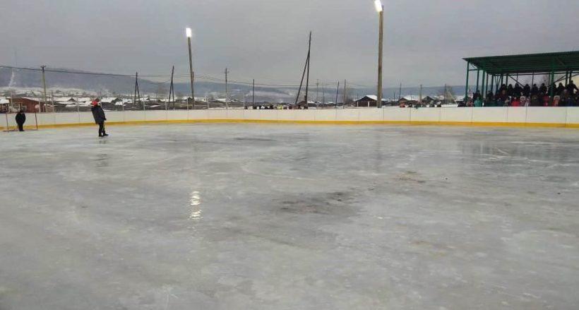 В селе Холмогой Заларинского района построили хоккейный корт