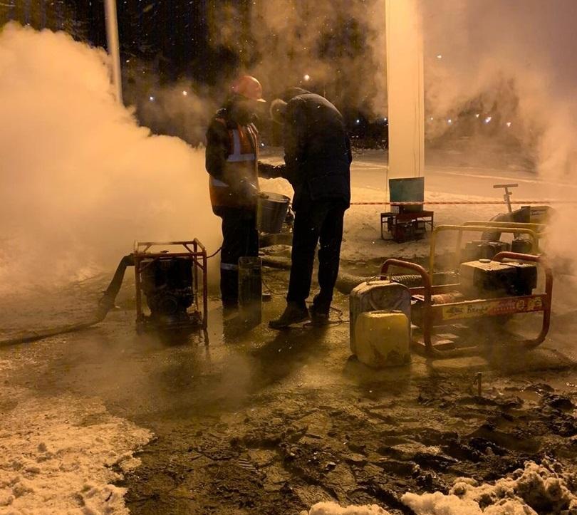 40 человек устраняют коммунальную аварию в иркутском Академгородке