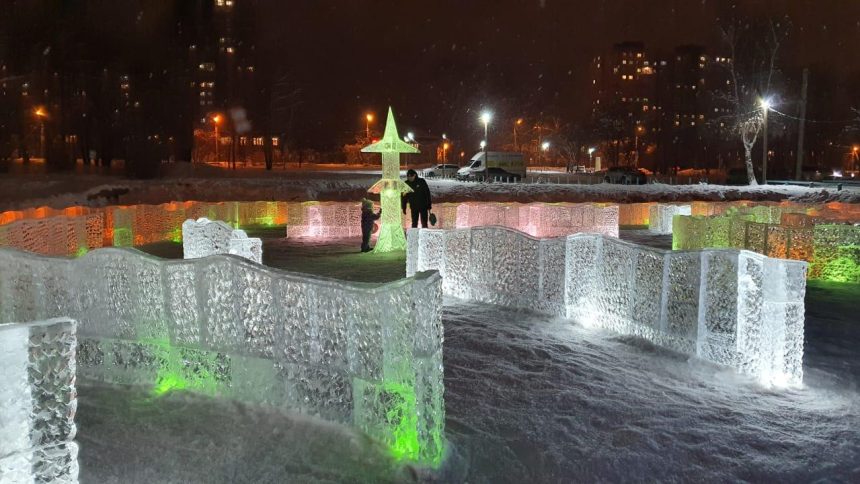 Ледовый городок открыли на заливе Якоби в Иркутске