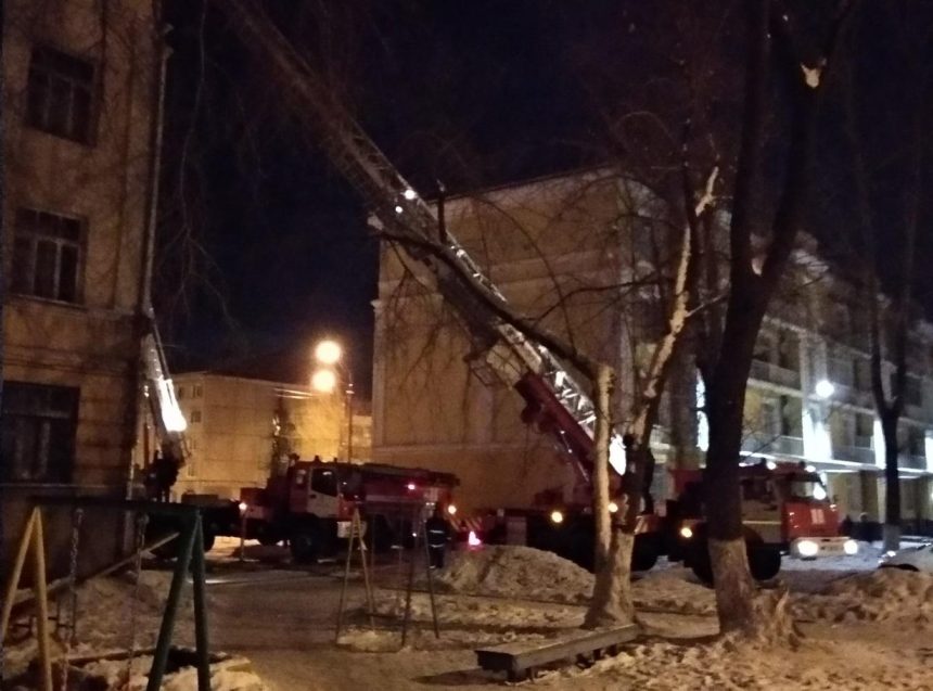 10 человек спасли на пожаре в Иркутске ночью 2 января