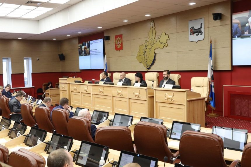 Депутаты ЗС обсудили положение дел в лесной отрасли Иркутской области