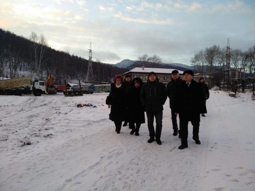 Игорь Кобзев посетил объекты в Байкальске, пострадавшие от паводков