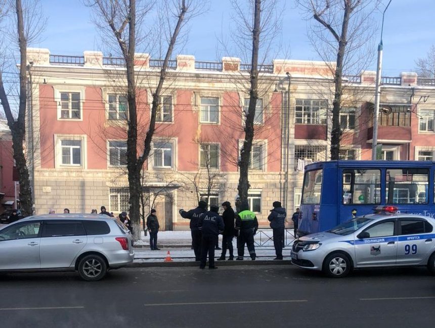 Пенсионерка попала под трамвай в Иркутске 14 января