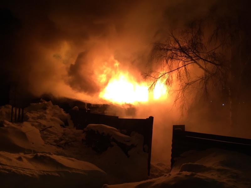 Склады горят в Иркутске на левом берегу Каи