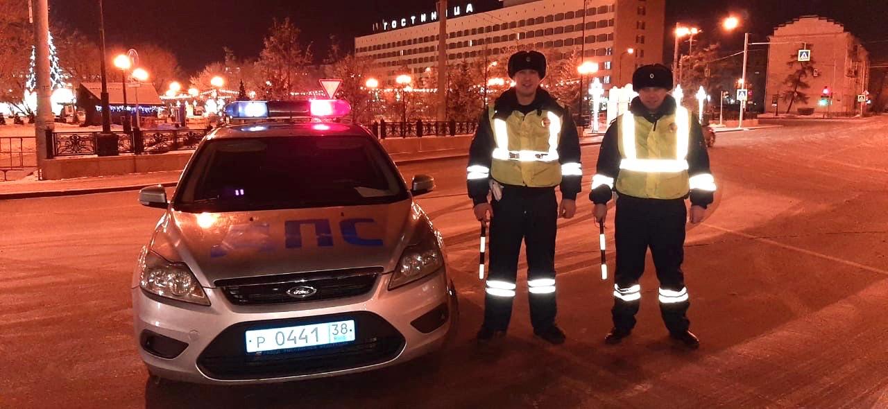 Сотрудники ДПС помогли иркутянке с детьми в Рождественский вечер