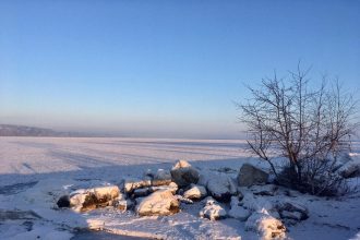 В МЧС рассказали о наиболее опасных местах на Байкале во время ледостава