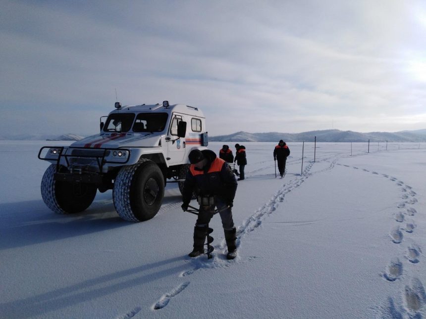 В январе начался процесс ледообразования на озере Байкал в Слюдянке и Листвянке