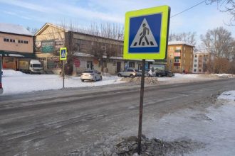 Водителя, совершившего наезд на ребенка на санках, разыскивают в Усолье