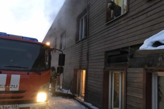 Четырех человек спасли на пожаре в жилом доме в центре Иркутска