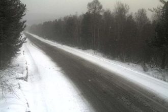 Движение большегрузов ограничили в Слюдянском районе из-за плохой погоды