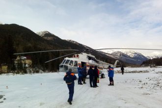 Двоих травмированных туристов эвакуировали с Шумака