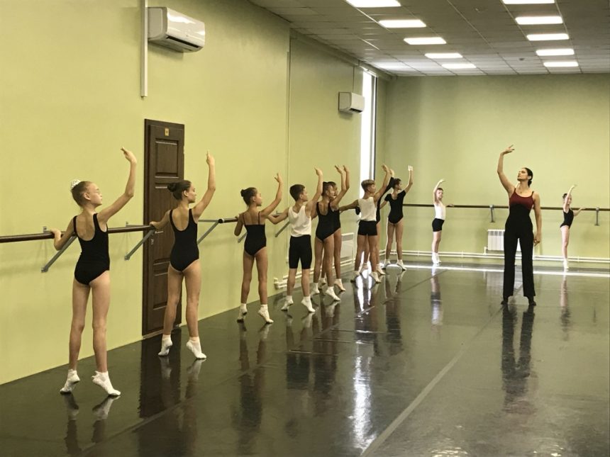 Иркутское театральное училище начало просмотры детей, желающих поступить на специальность «Искусство балета»