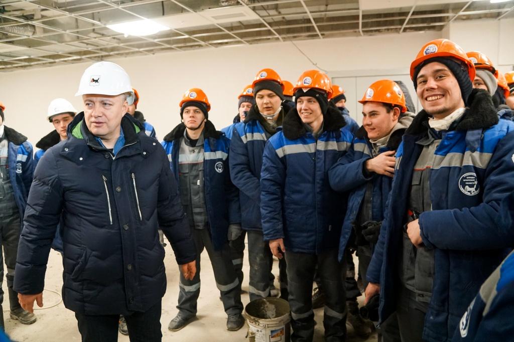 К достройке Центра по хоккею с мячом привлекли студенческие отряды
