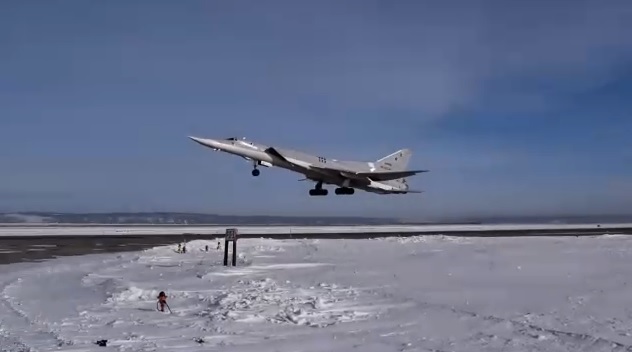 Минобороны показало видео учений с бомбардировщиками, прошедших в Иркутской области