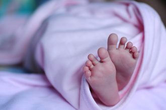 Новорожденную девочку подкинули в Братский перинатальный центр