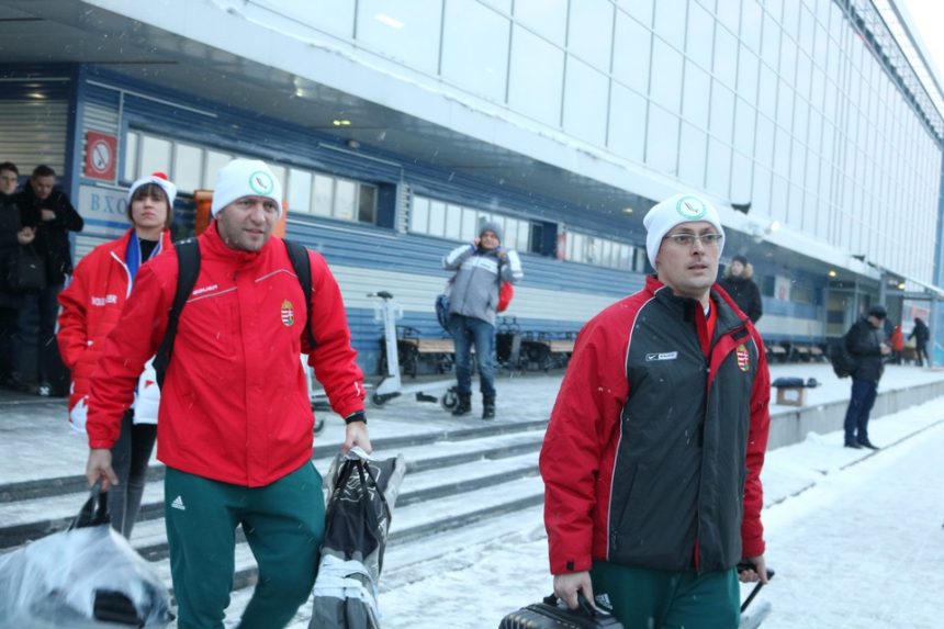 Сборные Венгрии и Монголии прибыли в Иркутск для участия в ЧМ по хоккею с мячом