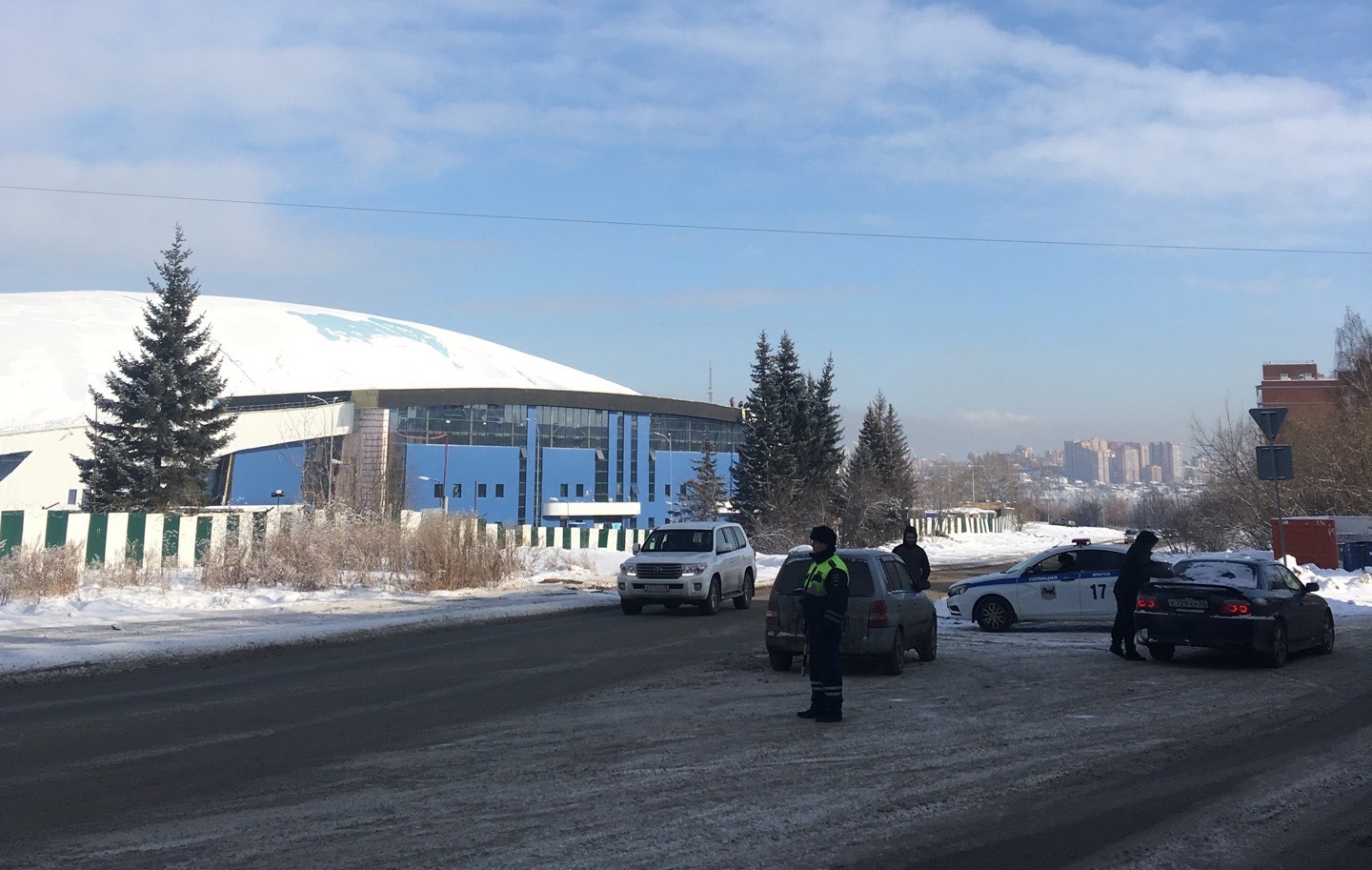 В Иркутске проходят антитеррористические учения у Ледового дворца "Байкал"