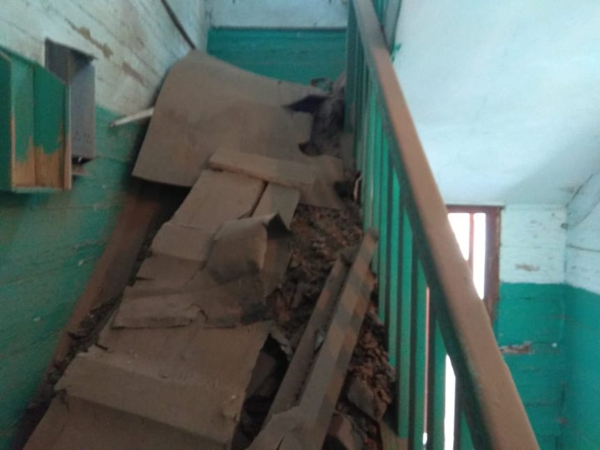 В поселке Алексеевск Киренского района обрушились перекрытия второго этажа 12-квартирного жилого дома