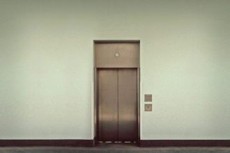 Ангарская «Звезда», менявшая лифты в Приангарье, подала два иска к Фонду капремонта почти на 100 миллионов