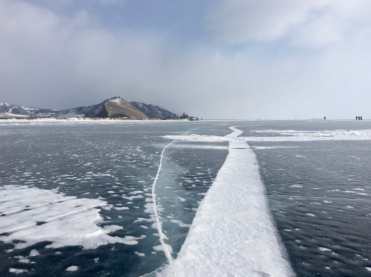 Группа инструкторов Российского университета спецназа устроит марш-бросок по льду Байкала