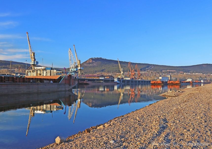 Город работ усть кут. Осетровский Речной порт Усть-Кут. Речной порт Осетрово Усть Кут. Порт Осетрово в Усть-Куте. Усть Кут порт Лена.